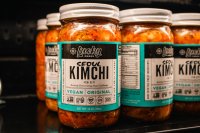 Dit is waarom kimchi en kefir zo goed zijn voor je darmen